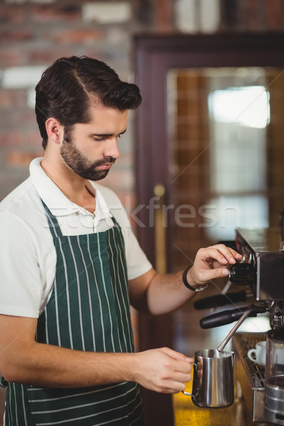 Barista Milch Kaffeemaschine Cafeteria Arbeit Server Stock foto © wavebreak_media