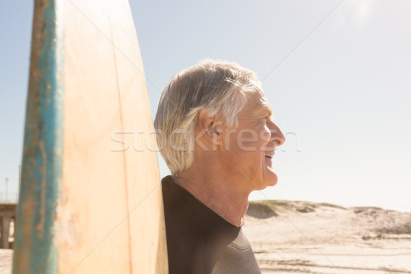 Senior Mann Surfbrett stehen klarer Himmel Stock foto © wavebreak_media