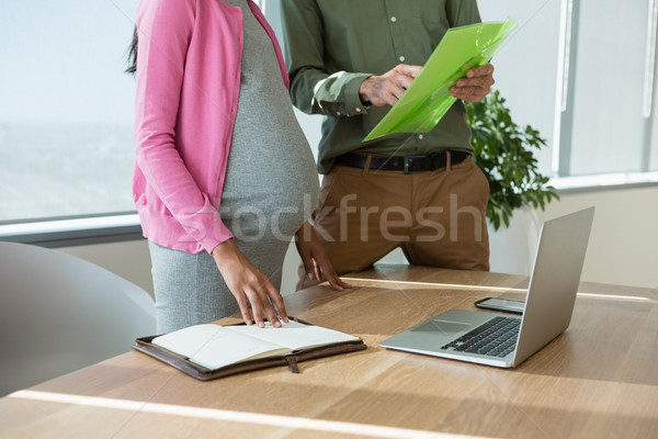 Foto d'archivio: Colleghi · file · desk · ufficio · internet