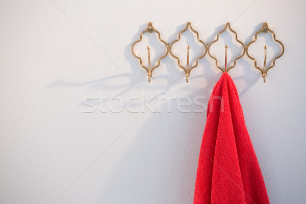 Primo piano rosso impiccagione gancio bianco muro Foto d'archivio © wavebreak_media