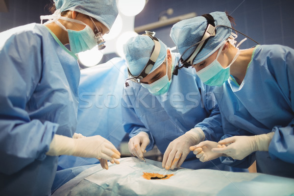 Сток-фото: хирурги · операция · комнату · больницу · женщину