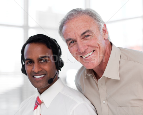 Idős üzletember segít kolléga iroda számítógép Stock fotó © wavebreak_media