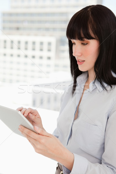 Femme regarder écran bureau affaires [[stock_photo]] © wavebreak_media