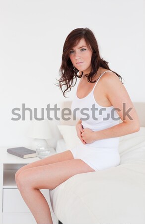 Vrouw vergadering lotus positie bed jonge vrouw Stockfoto © wavebreak_media