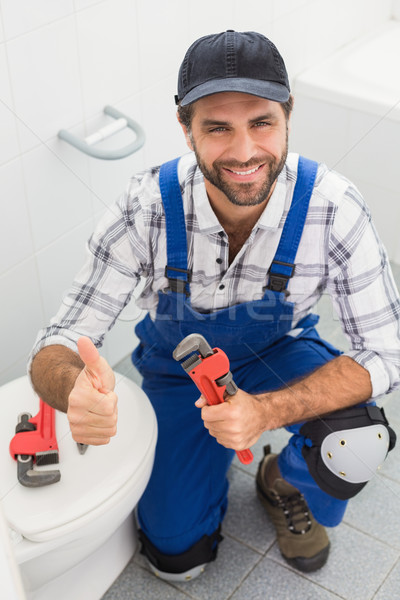 Encanador sorridente câmera banheiro homem feliz Foto stock © wavebreak_media