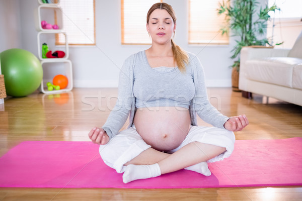 Stockfoto: Zwangere · vrouw · yoga · oefening · huis · gelukkig · gezondheid