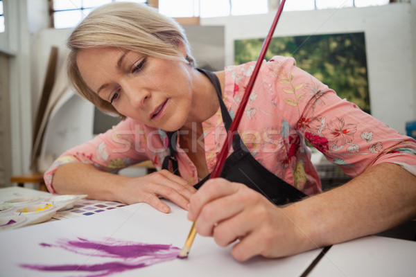 Frau Malerei Zeichnung Buch Klasse malen Stock foto © wavebreak_media