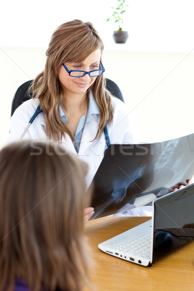 Femeie medic studiu pacient Imagine de stoc © wavebreak_media