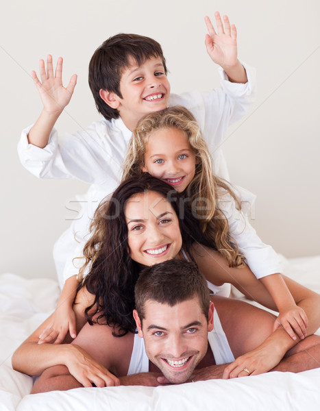 Mosolyog család mászik felső egyéb ágy Stock fotó © wavebreak_media