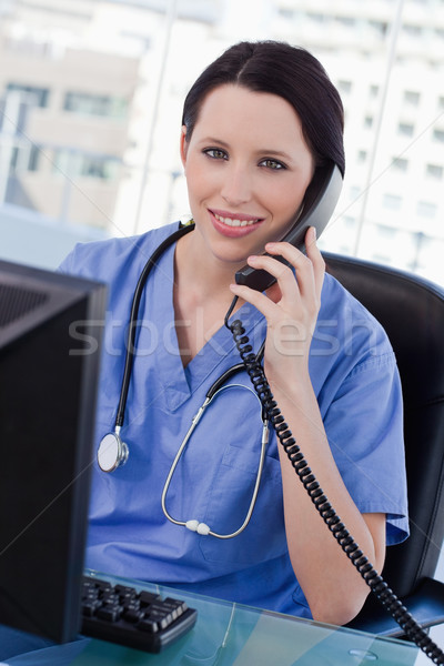 Portré mosolyog női orvos telefon iroda Stock fotó © wavebreak_media