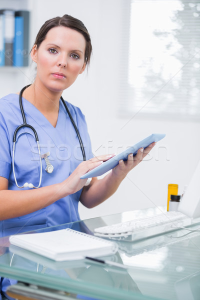 Stock fotó: Portré · sebész · digitális · tabletta · klinika · fiatal