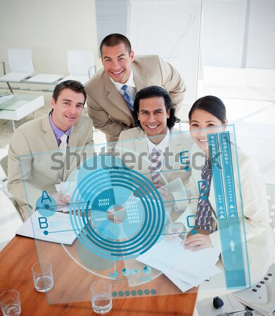 Digitale scherm tonen aarde business team glimlachend Stockfoto © wavebreak_media