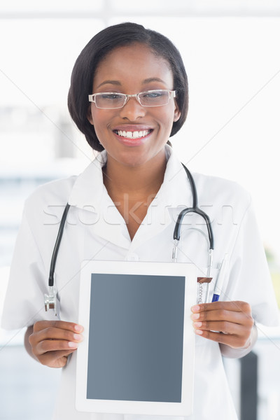 Foto d'archivio: Sorridere · femminile · medico · digitale · tablet