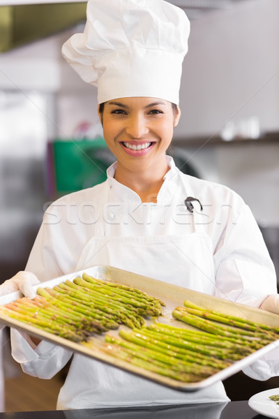 Mosolyog szakács tart tálca friss spárga Stock fotó © wavebreak_media