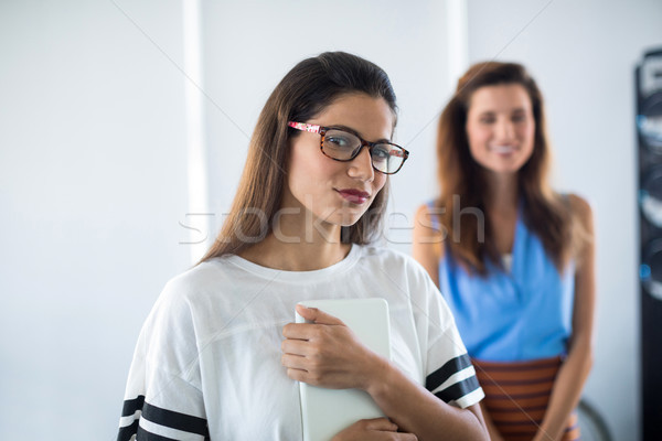 [[stock_photo]]: Homme · exécutif · spectacle · permanent · bureau · portrait