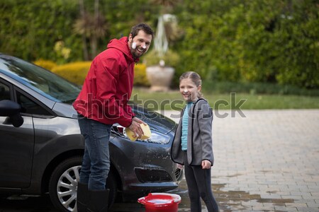 Tienermeisje vader wassen auto water Stockfoto © wavebreak_media