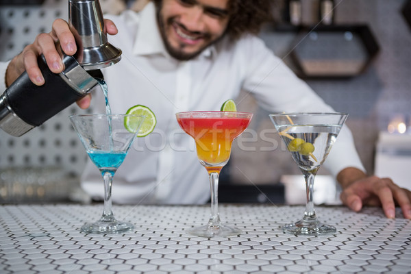 Barman cocktail bril shaker bar Stockfoto © wavebreak_media