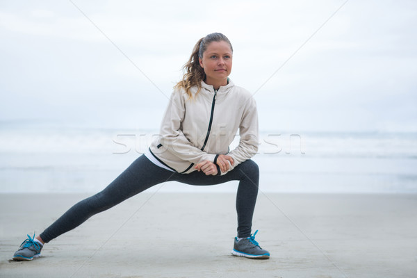Nő előad nyújtás testmozgás tengerpart természet Stock fotó © wavebreak_media