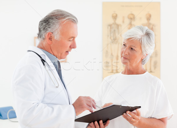 Stock foto: Senior · Arzt · sprechen · krank · Patienten · medizinischen