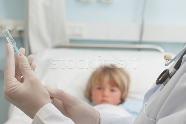 Imagine de stoc: Medic · seringă · copil · spital · medical · cameră