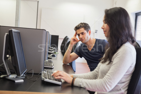 Diákok ül számítógépszoba főiskola férfi egér Stock fotó © wavebreak_media