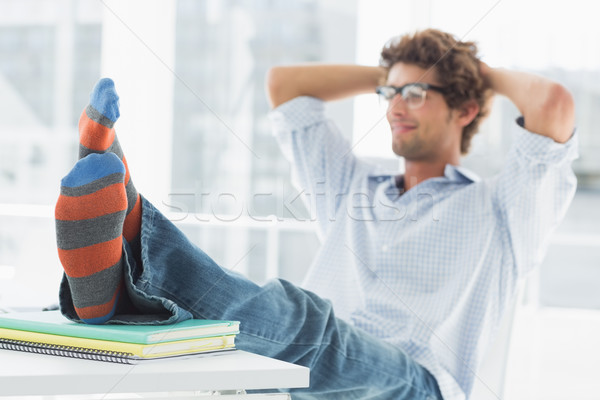 Junger Mann Beine Schreibtisch Büro entspannt Stock foto © wavebreak_media