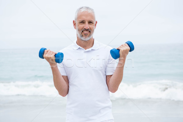 [[stock_photo]]: S'adapter · homme · haltères · plage · eau