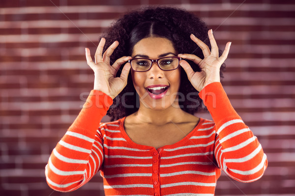 Glimlachend aantrekkelijke vrouw poseren bril portret Stockfoto © wavebreak_media