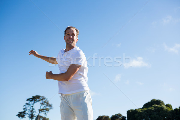 Homem boliche em pé críquete campo céu Foto stock © wavebreak_media