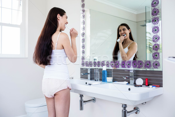 Barna hajú fogmosás fürdőszoba nő boldog otthon Stock fotó © wavebreak_media