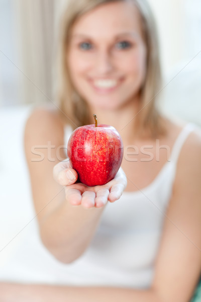 Alegre mujer manzana casa alimentos Foto stock © wavebreak_media