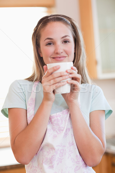 Porträt ruhig Frau trinken Tasse Kaffee Stock foto © wavebreak_media