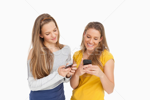 Deux jeunes femmes blanche jaune permanent [[stock_photo]] © wavebreak_media