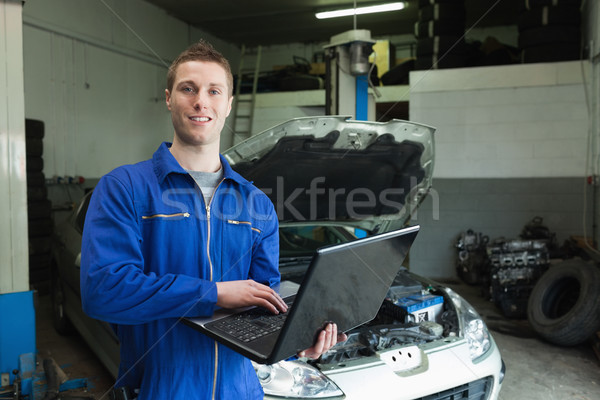 Foto stock: Mecánico · de · automóviles · de · trabajo · portátil · retrato · taller · feliz