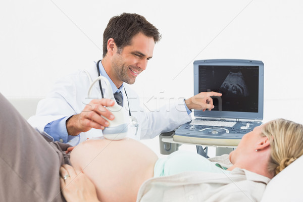 Feliz médico mulher grávida bebê homem Foto stock © wavebreak_media
