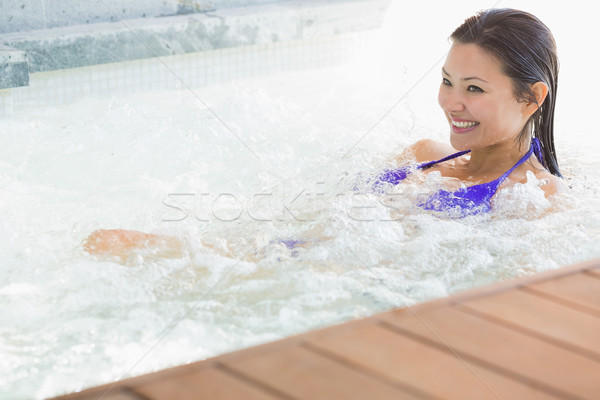 Sorridere bruna bikini rilassante vasca idromassaggio spa Foto d'archivio © wavebreak_media
