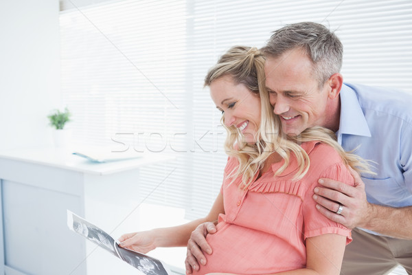 Glücklich Paar schauen Ultraschall Mann Stock foto © wavebreak_media