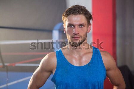 Muscular om kettlebells crossfit sală de gimnastică Imagine de stoc © wavebreak_media