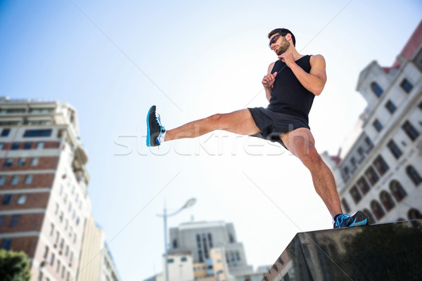 英俊 運動員 踢 空氣 城市 商業照片 © wavebreak_media