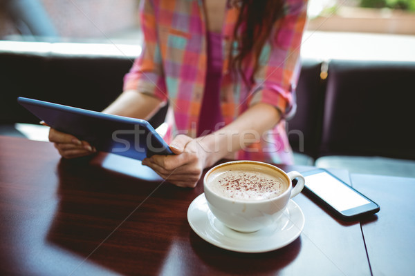 Maturité étudiant comprimé café Université femme [[stock_photo]] © wavebreak_media