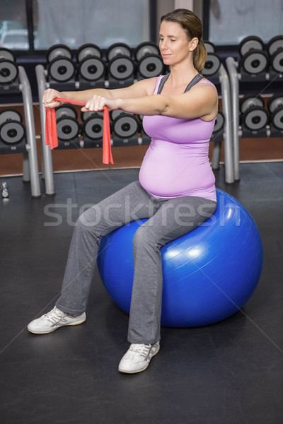 Déterminé femme fitness balle gymnase [[stock_photo]] © wavebreak_media