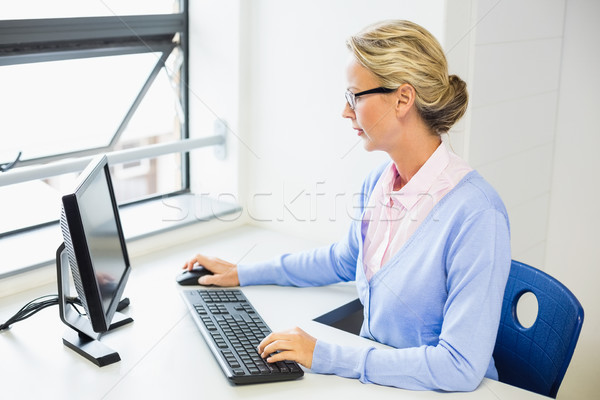 老師 工作的 計算機 課堂 學校 女子 商業照片 © wavebreak_media