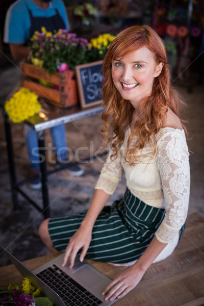 женщины флорист сидят ноутбука женщину Сток-фото © wavebreak_media