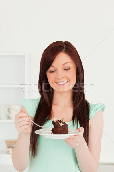Vonzó nő eszik torta konyha zöld Stock fotó © wavebreak_media