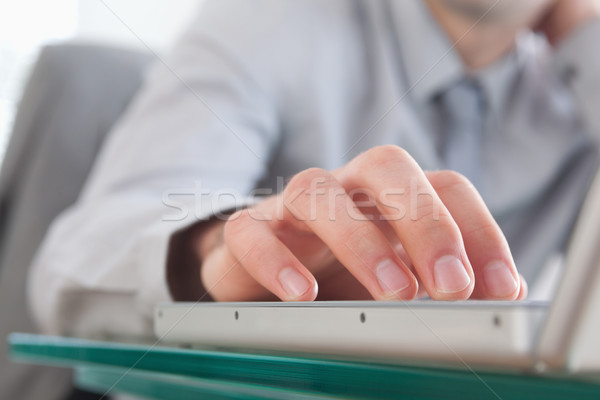 Männlich Hand mit Laptop Laptop Technologie Stock foto © wavebreak_media