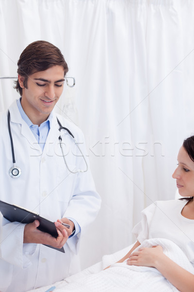 Fiatal beteg orvos beszél vizsgálat eredmények Stock fotó © wavebreak_media