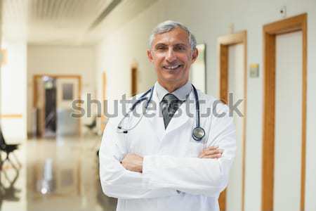 Médico em pé corredor hospital médico trabalhando Foto stock © wavebreak_media