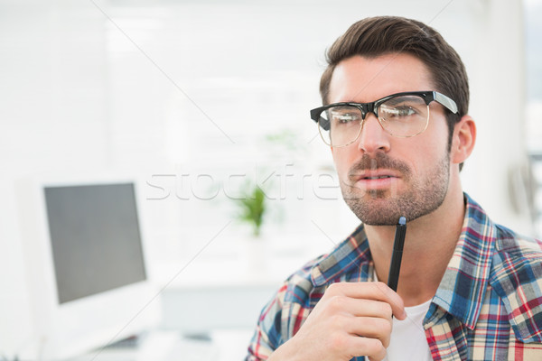 Stockfoto: Geconcentreerde · toevallig · zakenman · denken · kantoor · portret