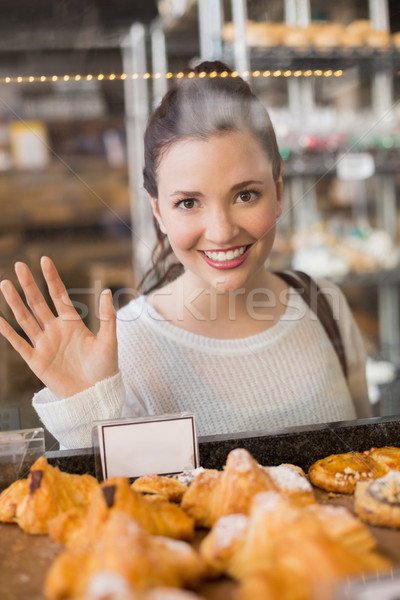 Dość brunetka patrząc działalności portret sklep Zdjęcia stock © wavebreak_media