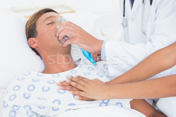 Medic masca de oxigen spital femeie om medical Imagine de stoc © wavebreak_media